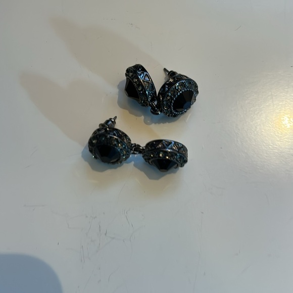 Faux jet and gunmetal earrings - Picture 4 of 5